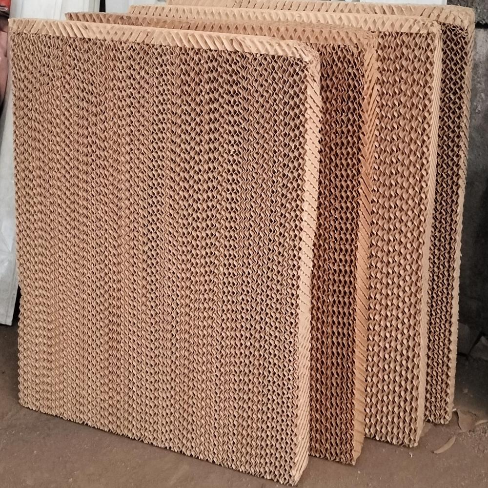 Evaporative Cooling Pad - Honeycomb and Cellulose Structure, 5/7mm Size for Diverse Application in Dairy Farms, Poultry, and Industrial Cooling