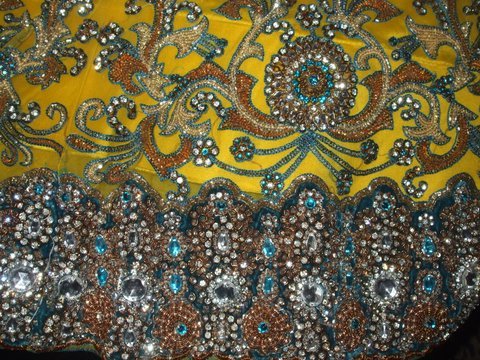 लेहंगा कढ़ाई जाल कार्य