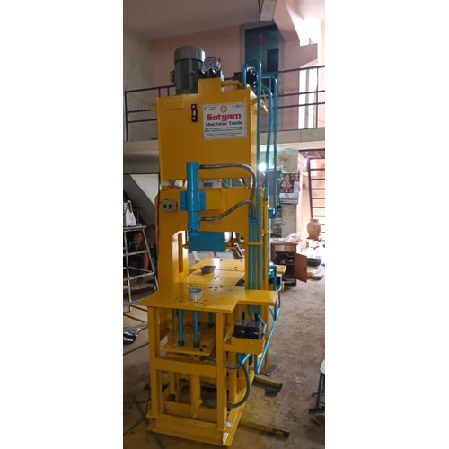 Oil Hydraulic Paver Block Machine - Capacity: 65 L (Oil Tank Capacity) Ltr