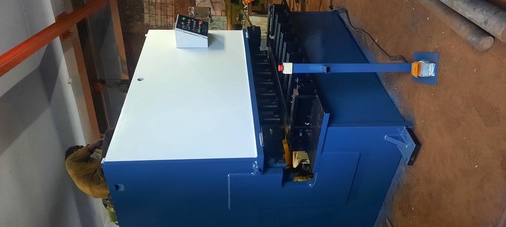 Semi-automatic Hydraulic Angle Shearing Machine - Color: Red Green