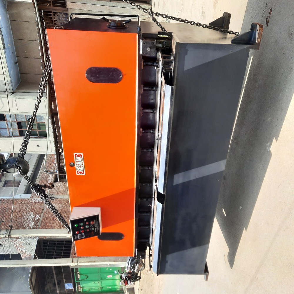 Semi-automatic Hydraulic Angle Shearing Machine - Color: Red Green