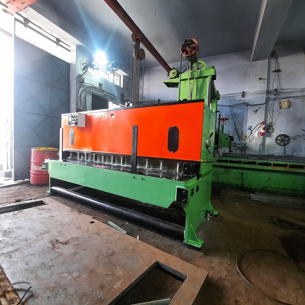 Hydraulic Angle Shearing Machine - Body Material: Steel