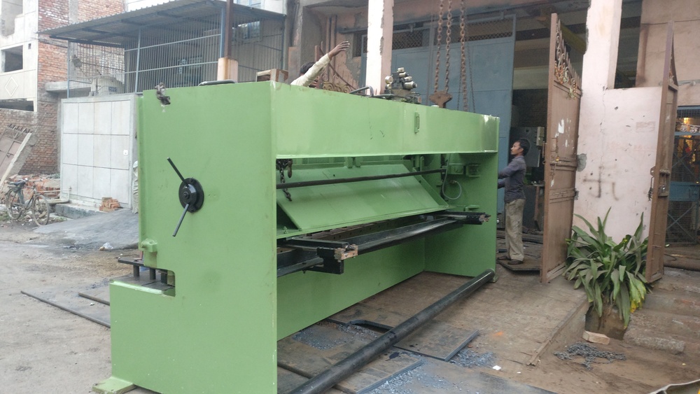 Hydraulic Angle Shearing Machine - Body Material: Steel