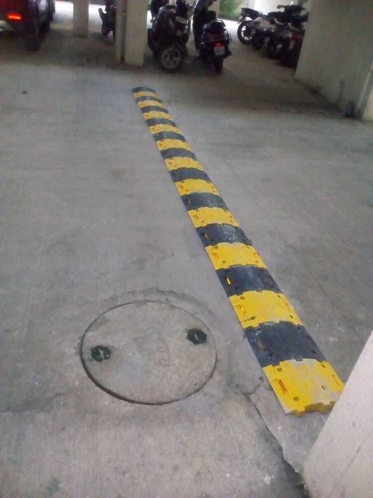 Load Bearing Capacity Speed Breaker - Plastic Material, 250 X 350 X 50 Mm Size, Black & Yellow Color | Lightweight, High Load-bearing Capability, Manual Function