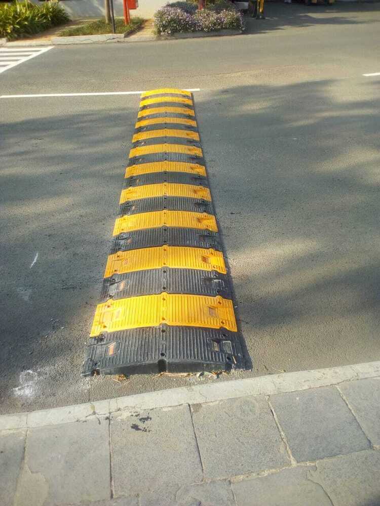 Load Bearing Capacity Speed Breaker - Plastic Material, 250 X 350 X 50 Mm Size, Black & Yellow Color | Lightweight, High Load-bearing Capability, Manual Function