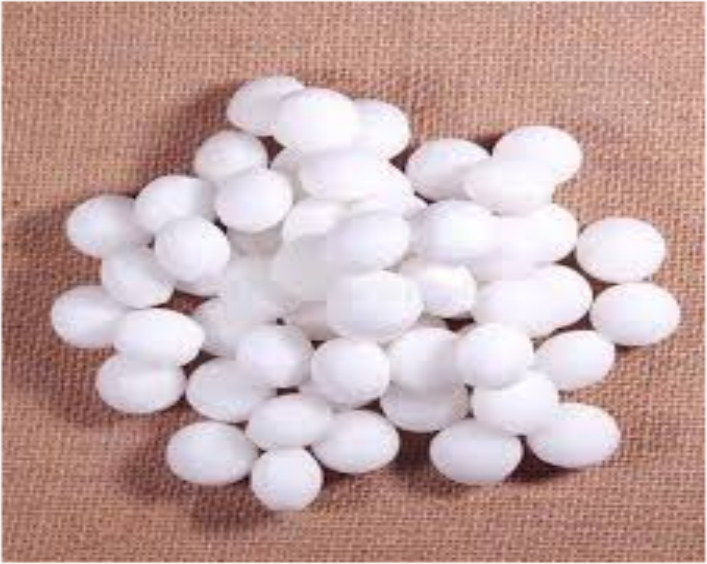 White Naphthalene Balls