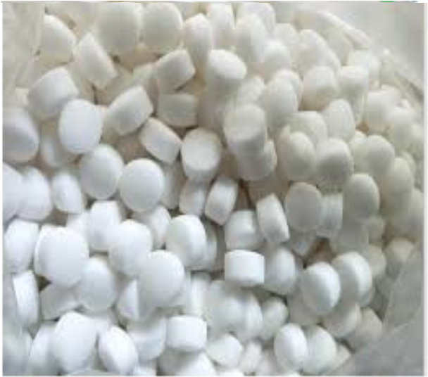White Naphthalene Balls