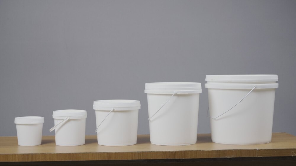 20 Kg Paint & Chemical Container - Plastic, 295 Mm Top Dia, 253 Mm Bottom Dia, 270 Mm Height, White, Round Bucket Style With Handle | Durable Lightweight, Matte Finish, Heat Resistant, 15.5 Ltr Water Volume