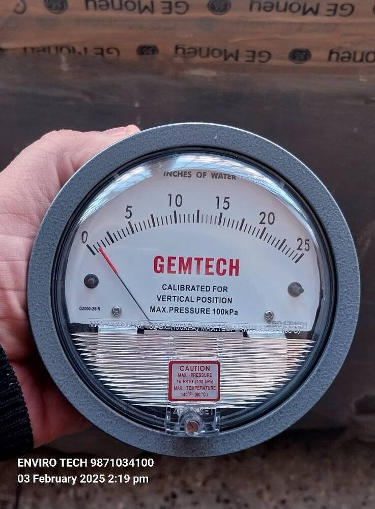 Model G2201 Gemtech Differential Pressure Gauge Range 0-1 Psi - Color: White/black