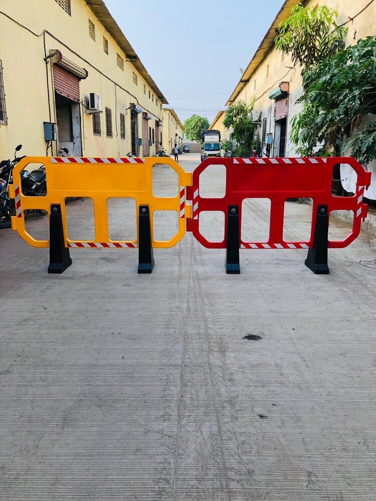 Vertex Red Barricade Fence - High-quality Plastic, 4 X 3 Feet Size , Manual Functionality For Industrial Safety
