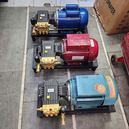 Triplex Plunger Pump 2 Hp To 10 Hp - Color: Red Blue