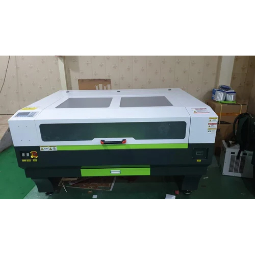 Co2 Electric-Powered Laser Cutting Machine - Color: Black And Green