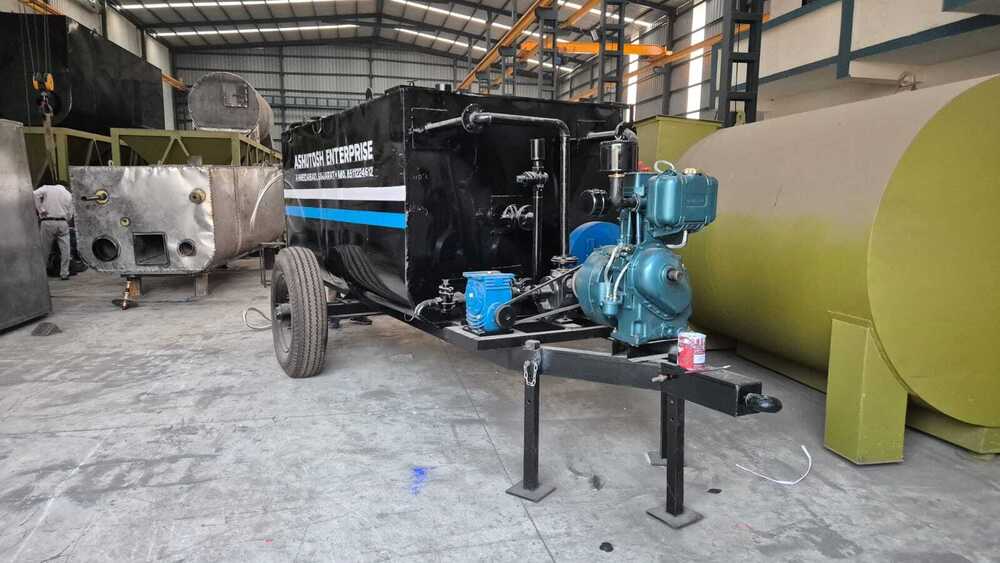 Bitumen Emulsion Sprayer - Steel Tank Capacity 1,000-3,000 Liters, Spray Width 2-4 Meters, 10-20 Bar Pressure | Uniform Spraying, Durable Design, Precise Control