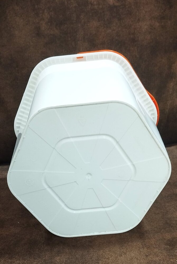 10 Ltr Hexagone Bucket - Color: White