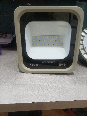 CROMPTON 100 WATT LED FLOOD LIGHT