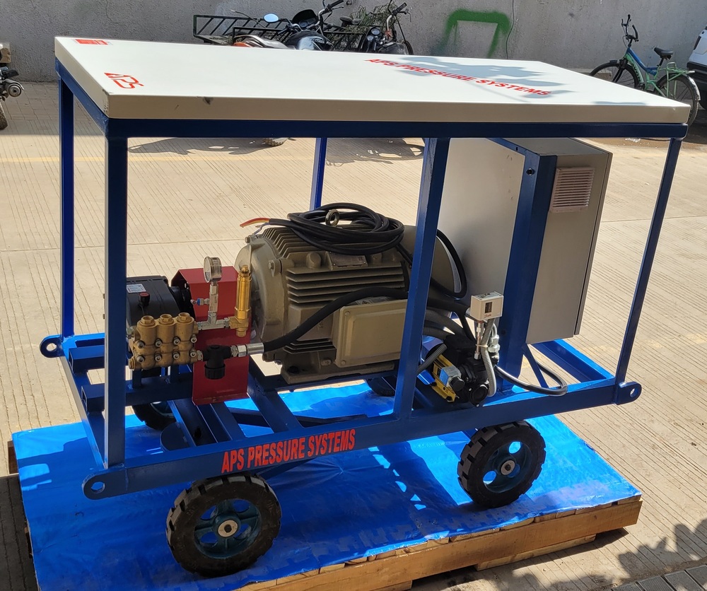 Ultra High Pressure Water Hydro Blasting Machine - Flow Rate: 12-150 Lpm