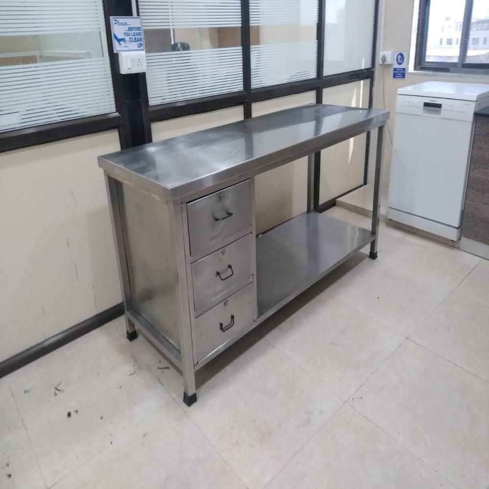 Ss Table With Drawer - Color: Silver