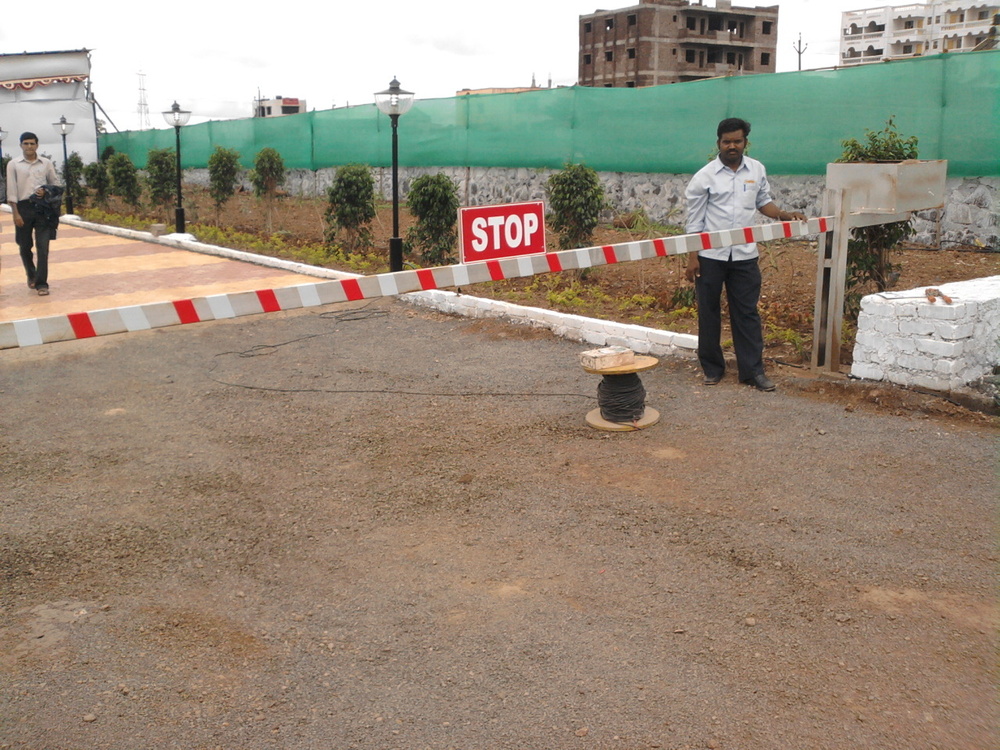 Manual Boom Barrier - Color: White