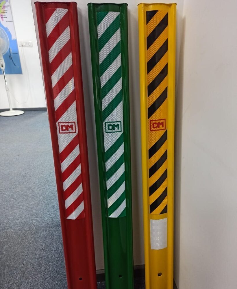 V15 Vertex Pvc Plastic Stand Delineator Post - Color: White
