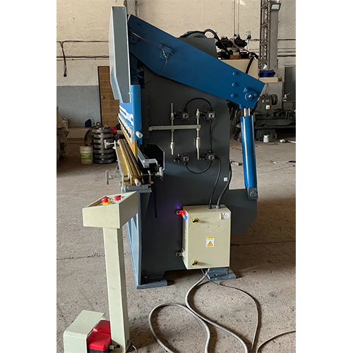Hydraulic Bending Machine - 220v, 90-degree Bending Angle, 150 Bends/hour | Semi-automatic Design For Efficient Sheet Bending Tasks