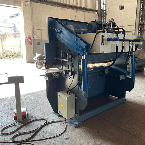 Hydraulic Bending Machine - 220v, 90-degree Bending Angle, 150 Bends/hour | Semi-automatic Design For Efficient Sheet Bending Tasks