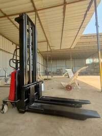 Semi / Battery Operated Electric Stacker
