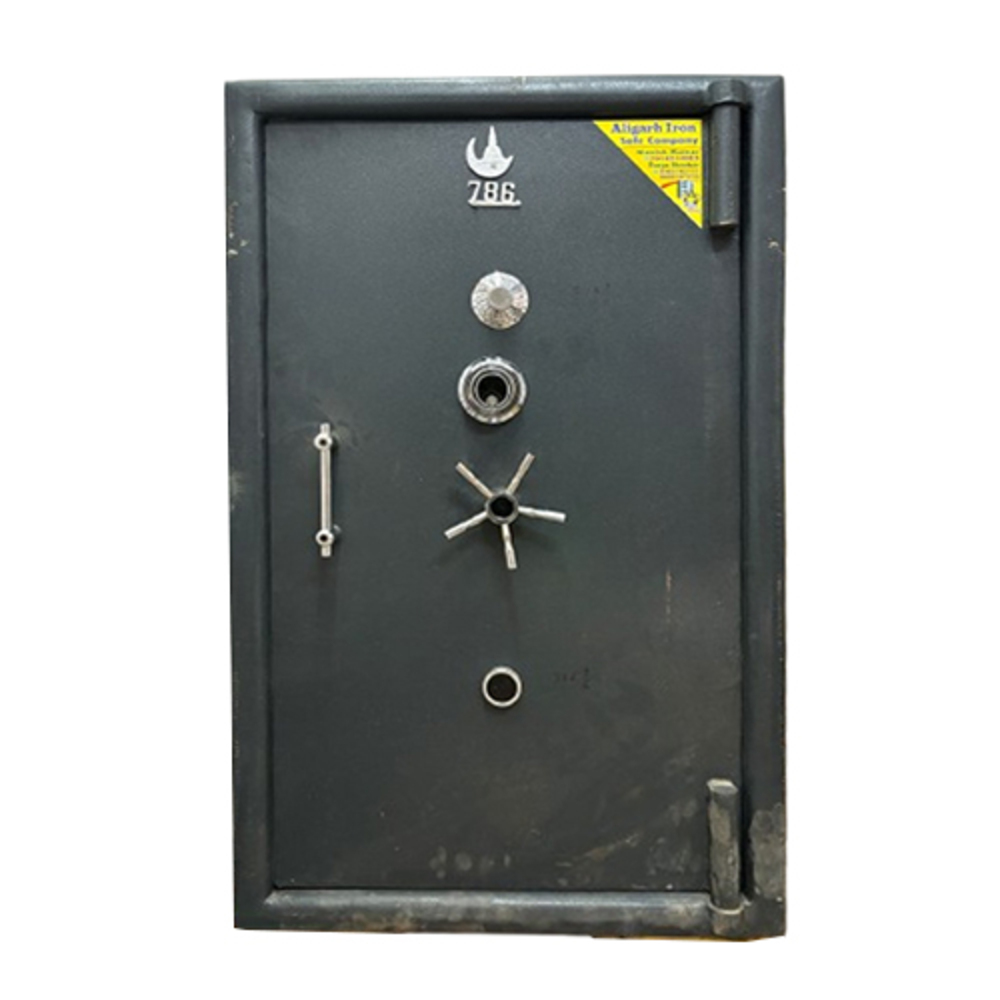 Single Door Safe - Color: Black