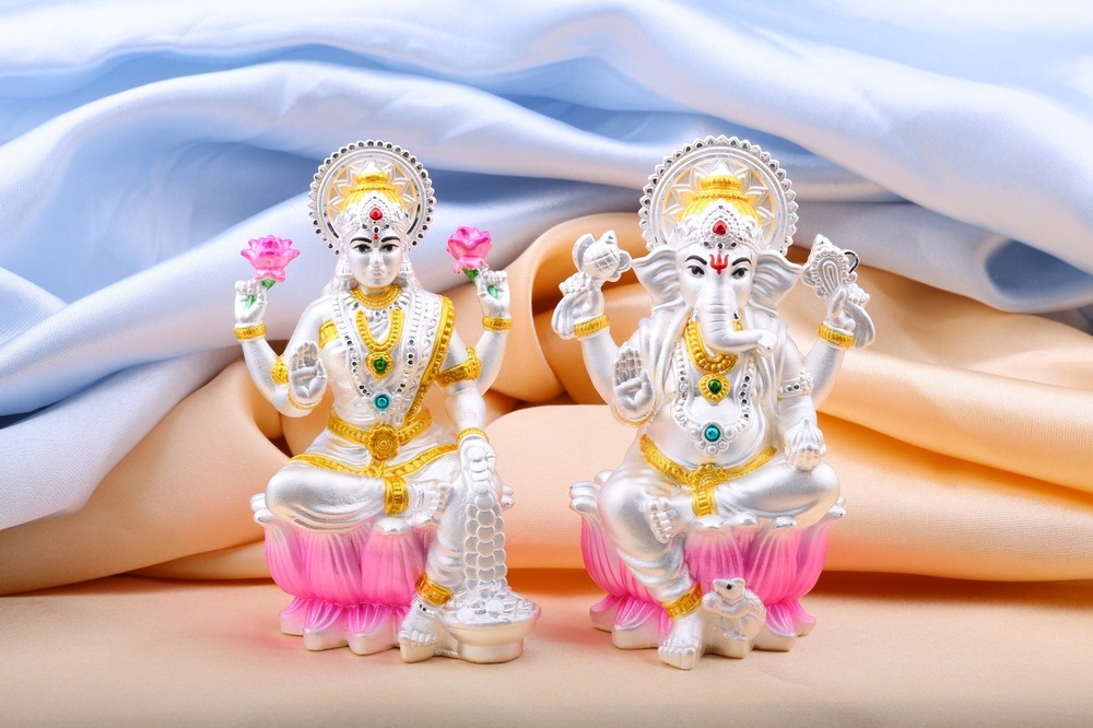 New Design 92.5 Silver Laxmi Mata Idols - 5 Inches Tall, Intricate Detailing, Sacred Spiritual Decor, Ideal For Religious Ceremonies And Home Altars