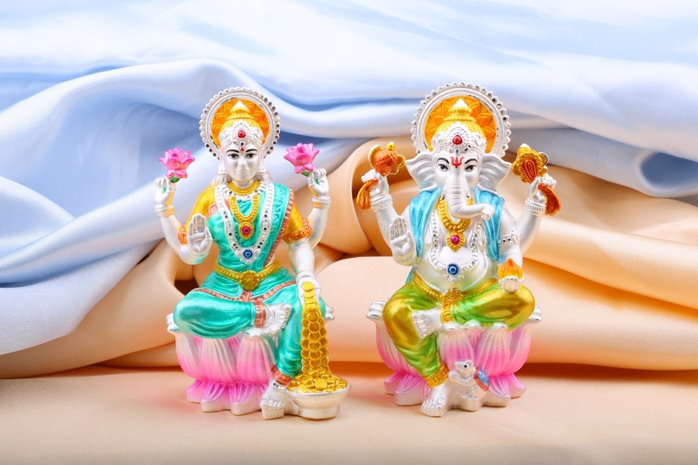 New Design 92.5 Silver Laxmi Mata Idols - 5 Inches Tall, Intricate Detailing, Sacred Spiritual Decor, Ideal For Religious Ceremonies And Home Altars