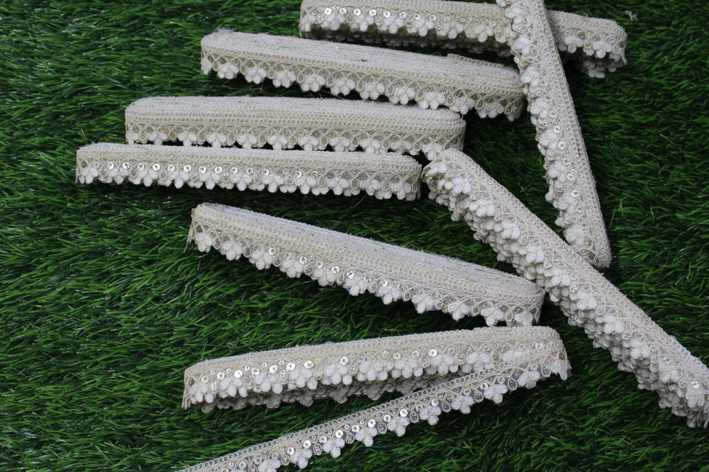 फैंसी सीक्वेंस कढ़ाई लेस
