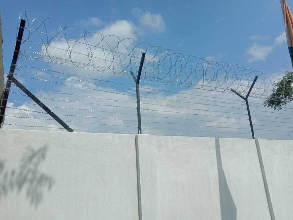Industrial Concertina Wire - Color: Silver