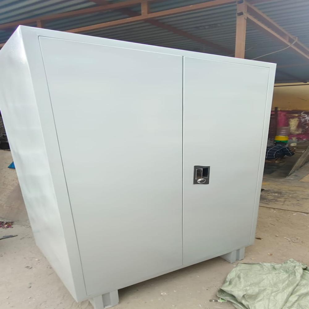24 cabinets locker