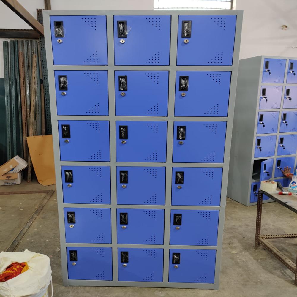15 doors staff locker
