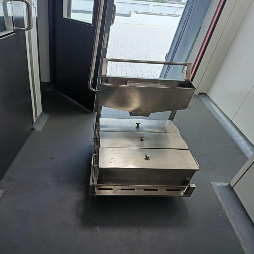 Stainless Steel Mopping Trolley - 25 Liter Capacity, Silver Color | Industrial Usage, 1 Year Warranty For Hospitals