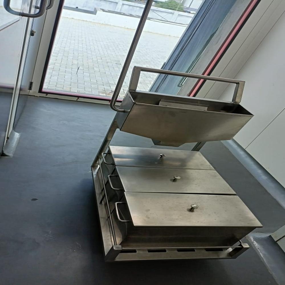 Stainless Steel Mopping Trolley - 25 Liter Capacity, Silver Color | Industrial Usage, 1 Year Warranty For Hospitals