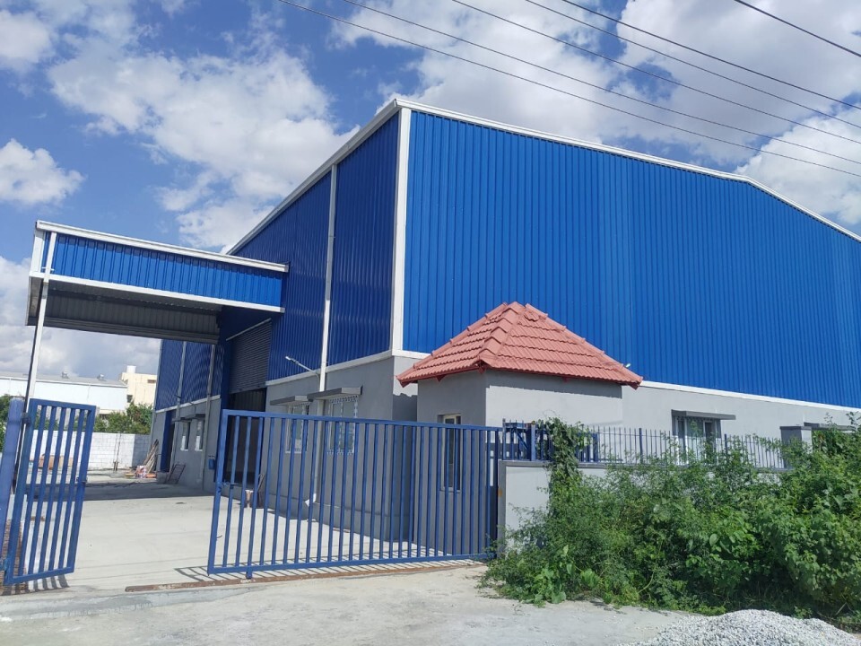Factory Shed - Steel Structure, Yellow And White Color , Nut, Bolts, And Welding Connection, Metal Sheet Roof, Durable And Customizable