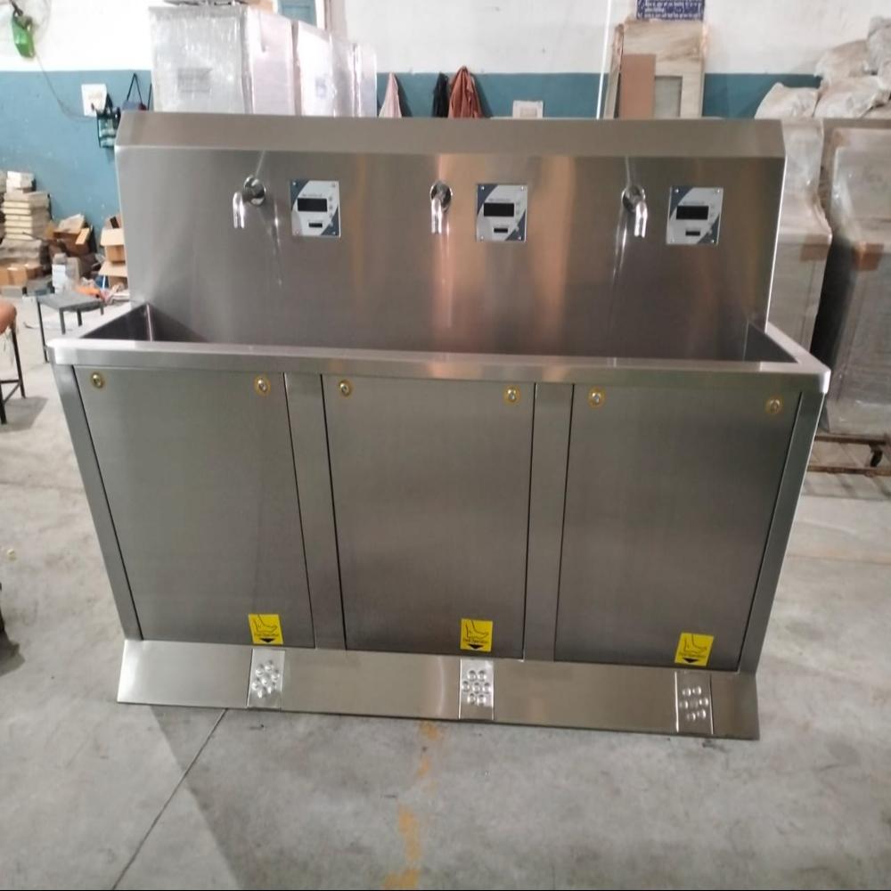 3 Bay Automatic Scrub Sink - Application: Hospital