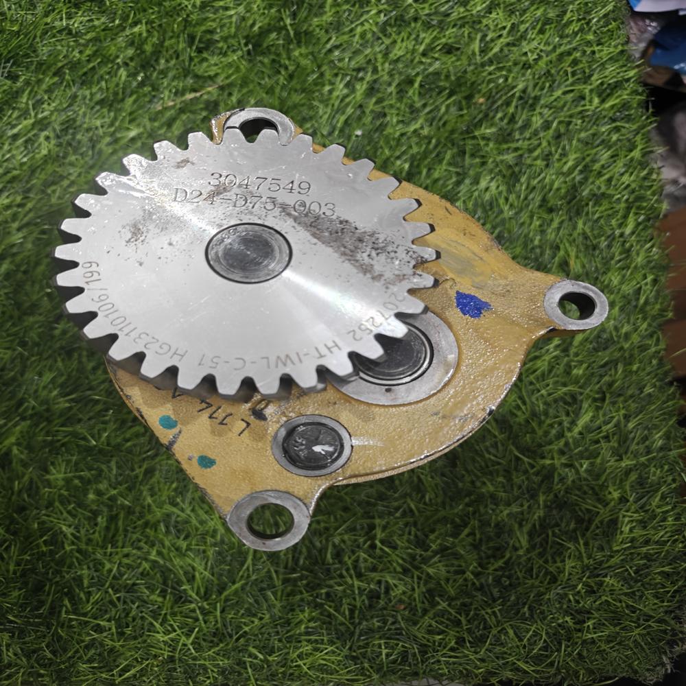 KT19 OIL PUMP 3047549