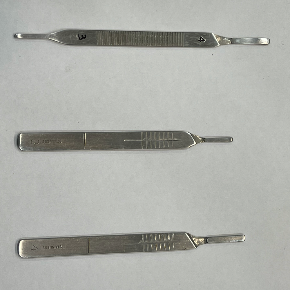 B. P. Handle - No. 4 (One Way) - Application: Veterinary Purpose