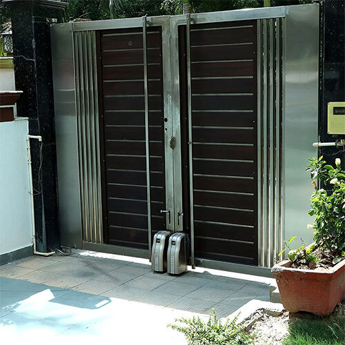 Remote Control Sliding Gate - Color: Black