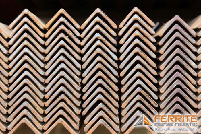 Steel Angle For Construction - Silver L-shaped 50x50x6, 65x65x6, 75x75x9 Mm, Polished Finish, Customized Shape, 0.390-2.864 Kg/ft, Ideal For Structural Support And Bracing