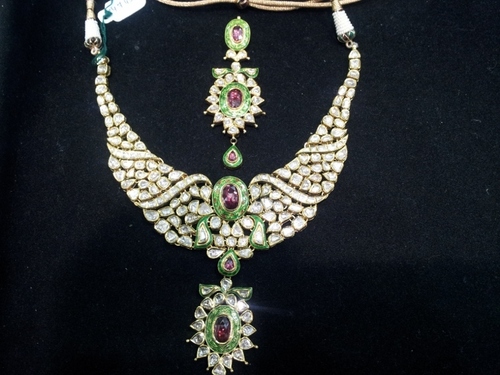 डायमंड पोल्की डिज़ाइनर्स नेकलेस सेट्स