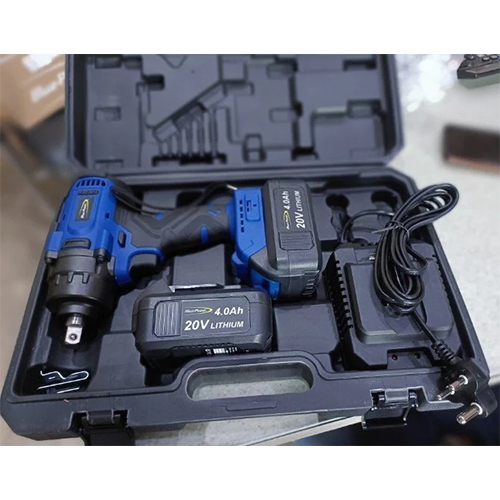 Cordless Impact Wrench का उपयोग बिना तार के लोकप्रिय है। यह उपकरण टॉर्क और प्रभाव दोनों की शक्ति प्रदान करता है, जिससे आप विभिन्न कार्यों को तेजी से और आसानी से पूरा कर सकते हैं। इससे नट और बोल्ट को आसानी से कसने और खोलने में मदद मिलती है।