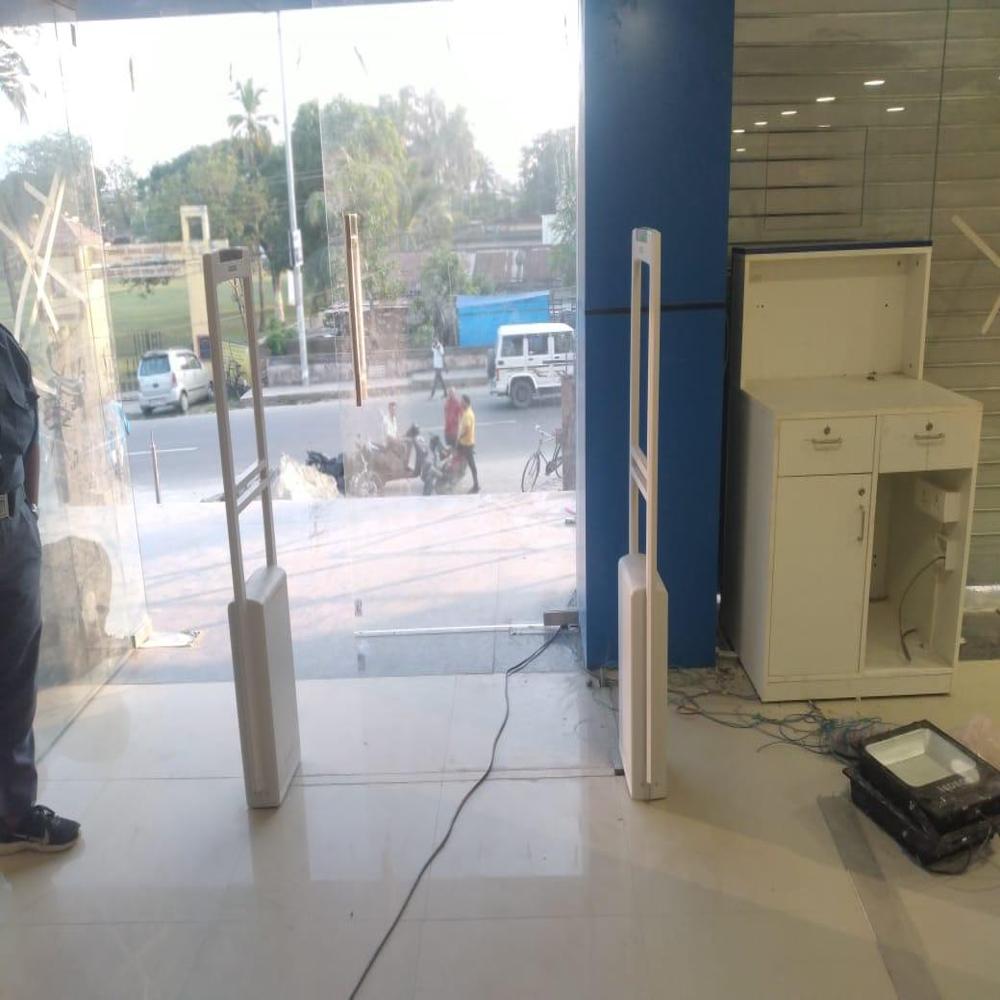 Sensormatic Synergy Media Display with eas system