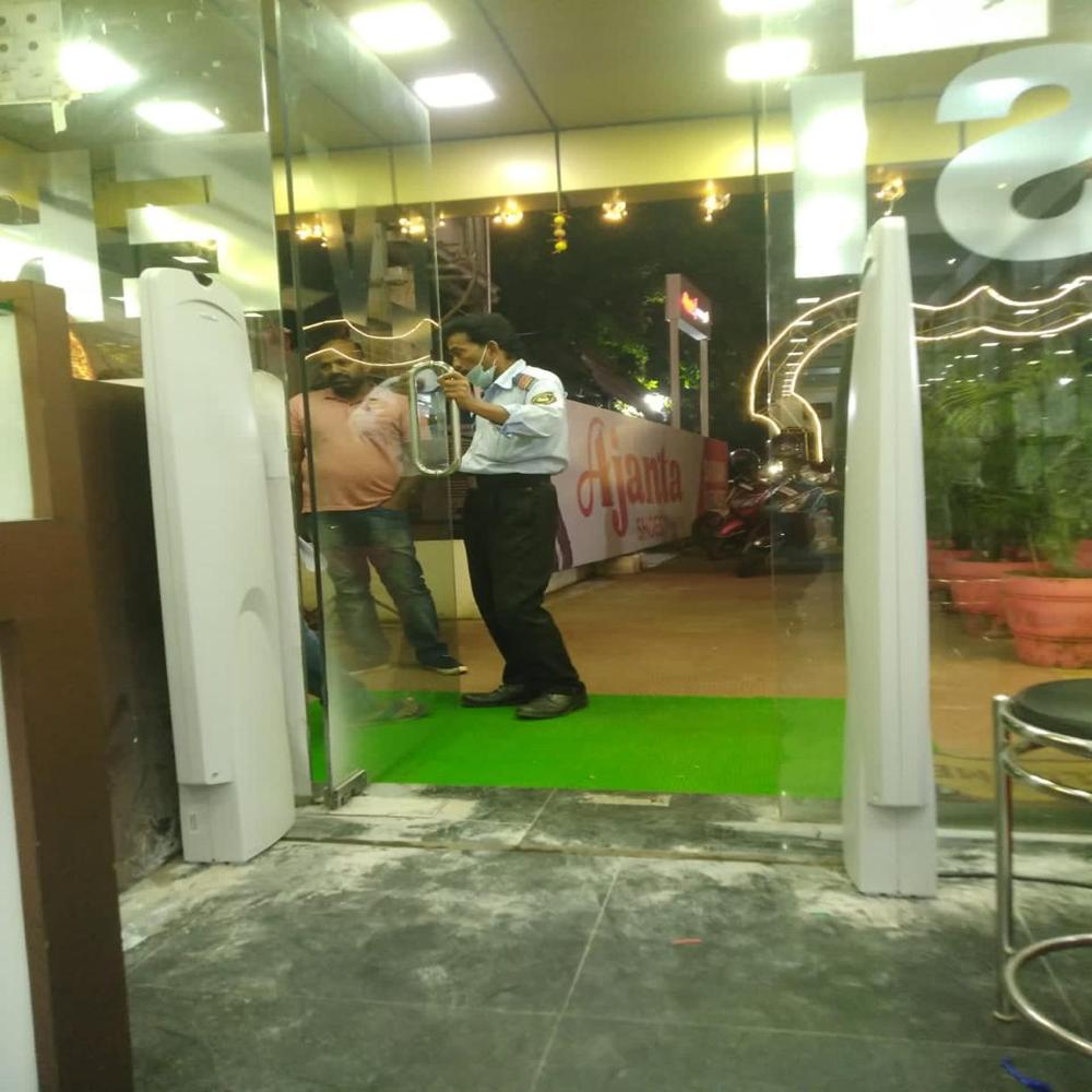 Sensormatic Synergy Media Display with eas system