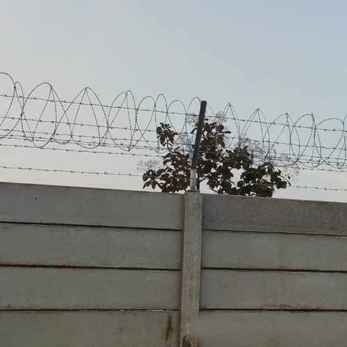 Chainlink Fencing Compound Wall - Feature: High Quality