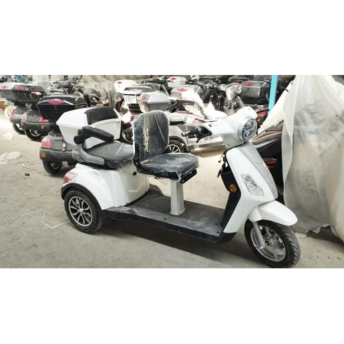 Pev Electric Three Wheeler Scooter - Charging Time: 4 Hours