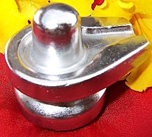 सभी प्रकार के पारद उत्पाद जैसे शिवलिंग, श्री यंत्र, मालाएँ और देवता की आकृतियाँ