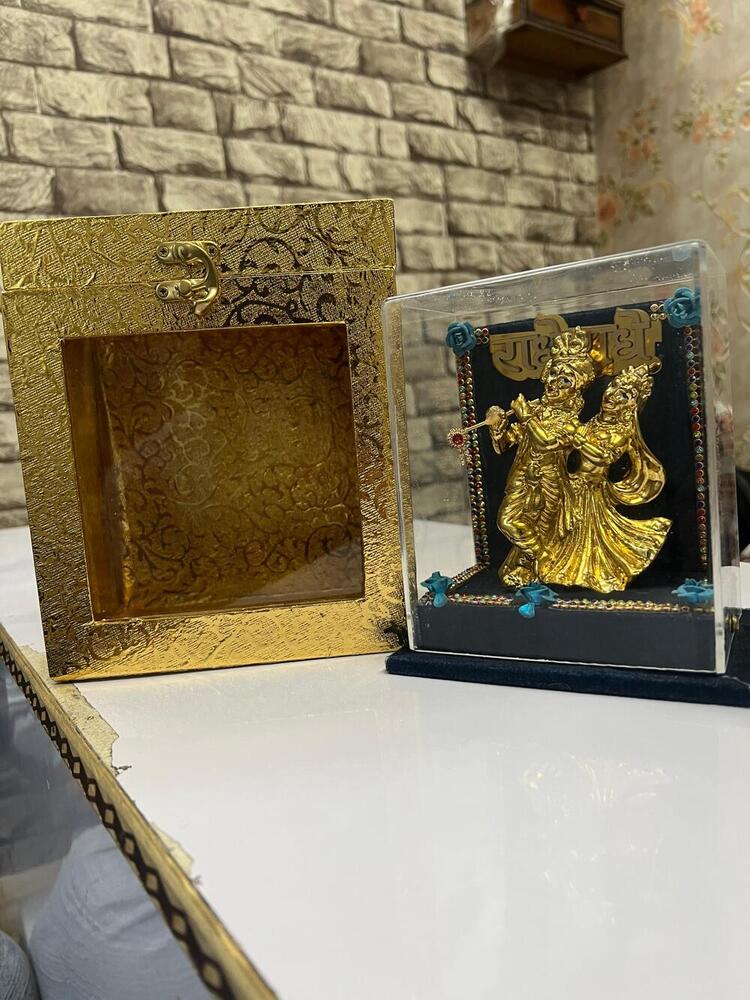 Radha krishna statue