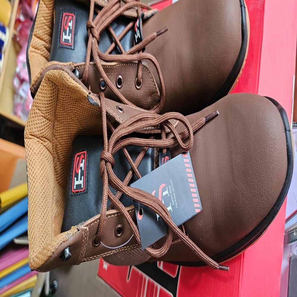 High Quality Craxy Brown Leather Safety Shoe - Gender: Male